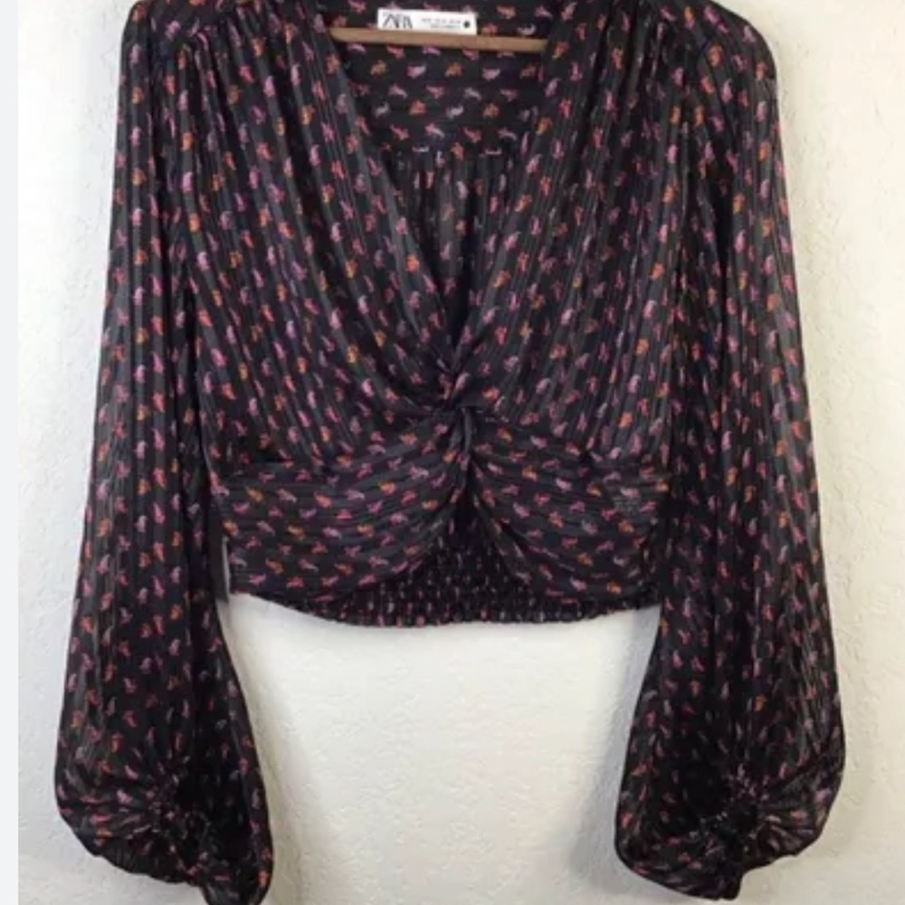 Crop top. Silky texture. Very cute in. Never worn